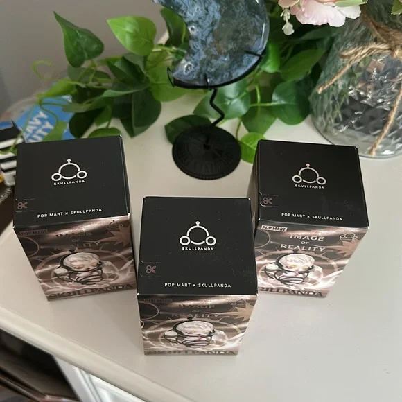 BLIND IMAGE OF REALITY SKULLPANDA 3 BOXES! - Picture 2 of 6